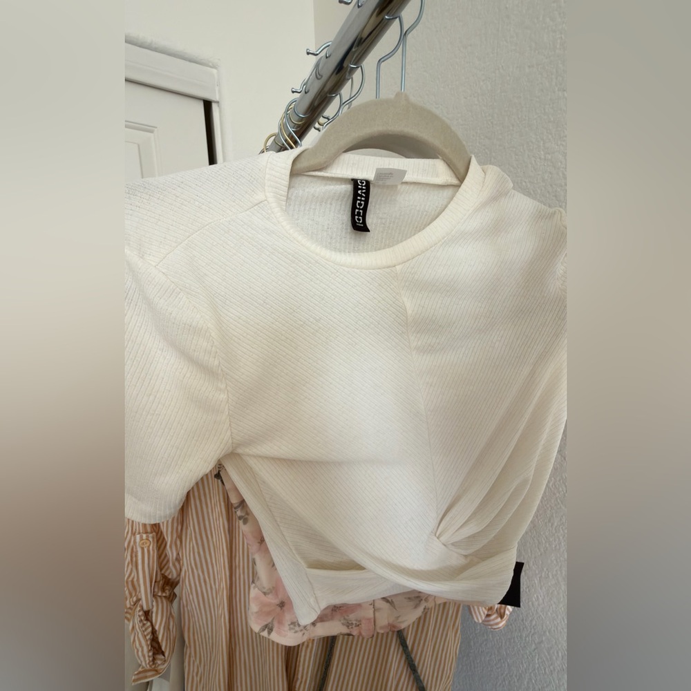 H&M Cream Ribbed Twist-Front Short Sleeve Top